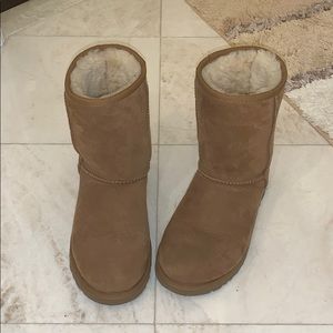 Short ugg boots